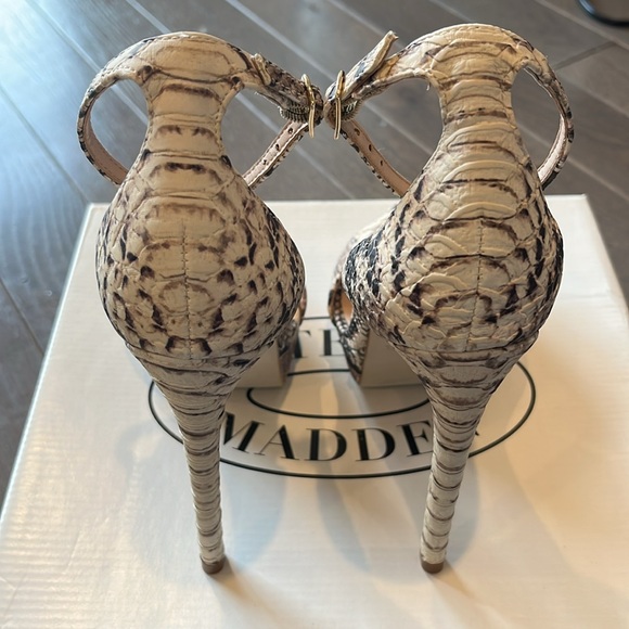 Size 5. Steven Madden Starlet Snake platform sandals - Picture 3 of 9